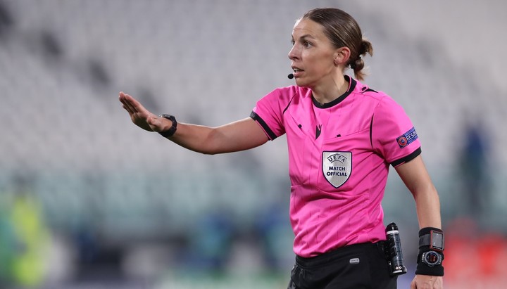 Futbalové MS budú premiérovo pískať aj ženy